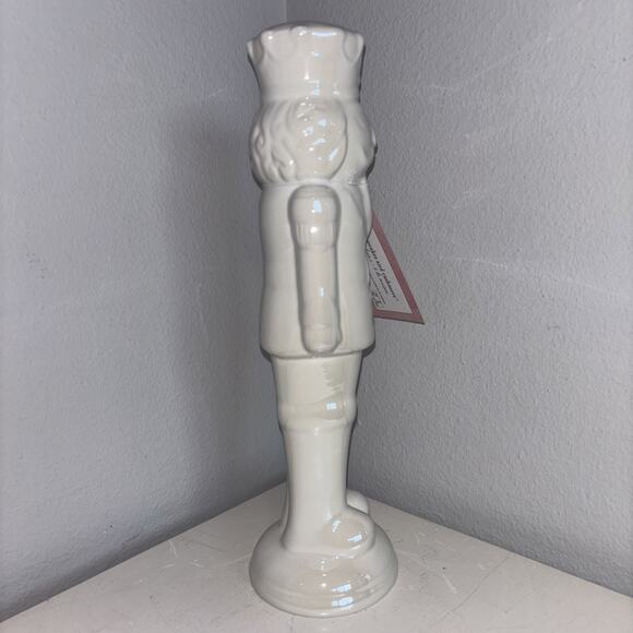 Cupcakes and Cashmere Nutcracker White Glazed Iridescent Ceramic Christmas NEW - Picture 4 of 4